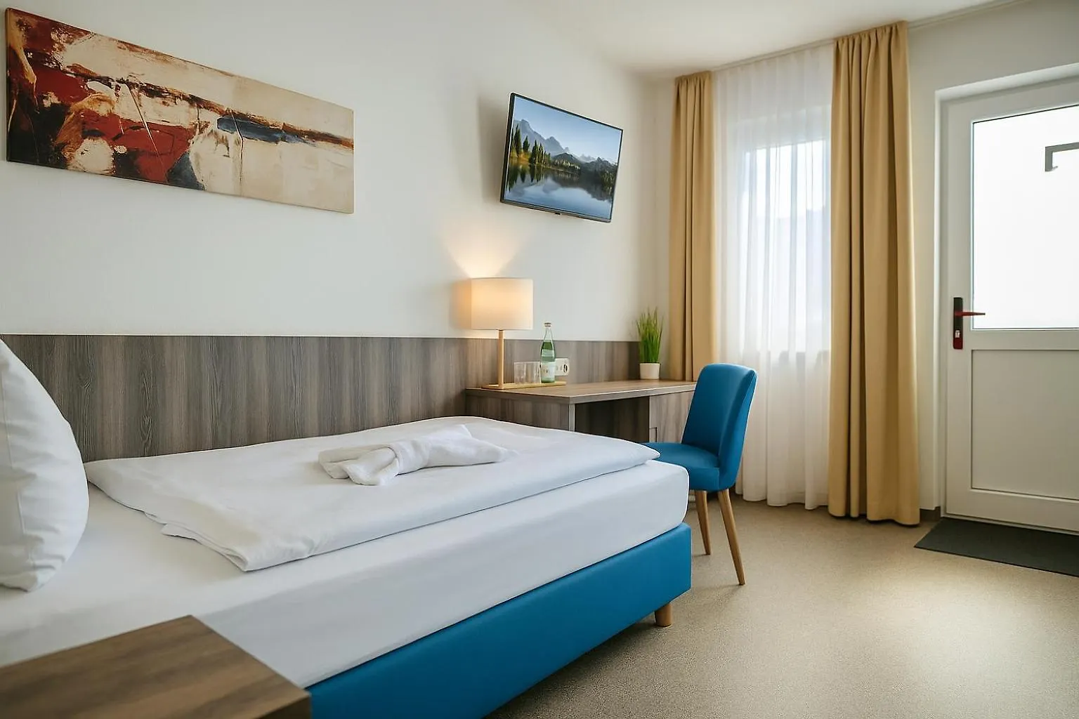 Sunny Hotel Regenstauf 0*,